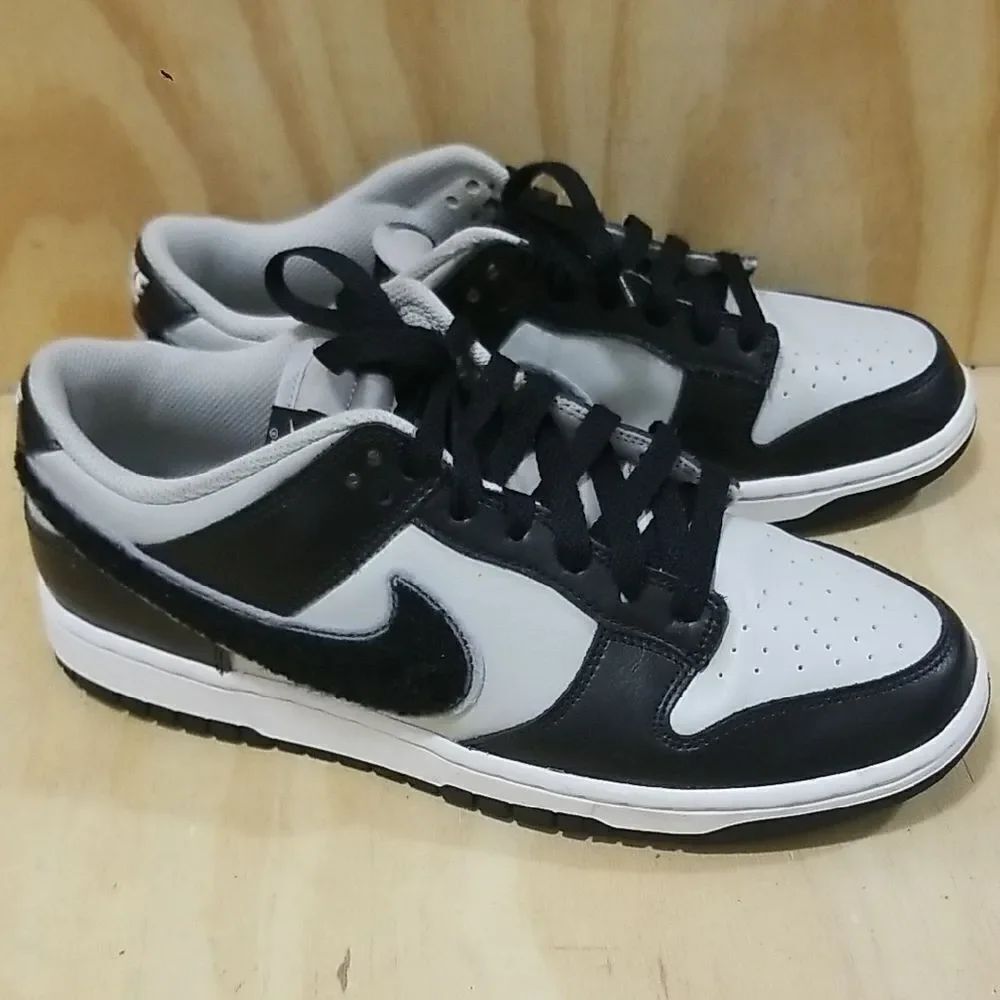 Nike Dunk Low Chenille Swoosh - Black/ Gray Fog Mens 9 1/2, Wmn's 11